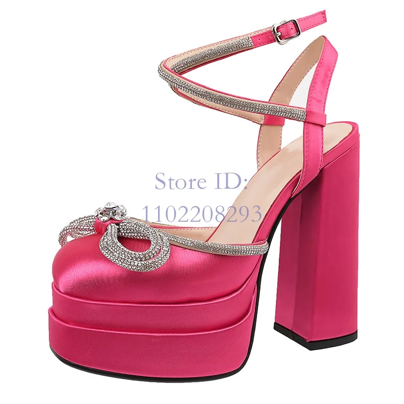 Women'S Fashion Show - Kristall-Schmetterlingsknoten-Sandalen, solide Plattform, runde Zehen, Schnallenriemen
