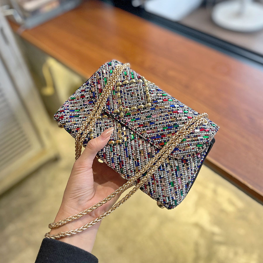 Women Fashion Dress Names - Diamantbesetzte Clutch-Tasche für Abendkleider im neuen