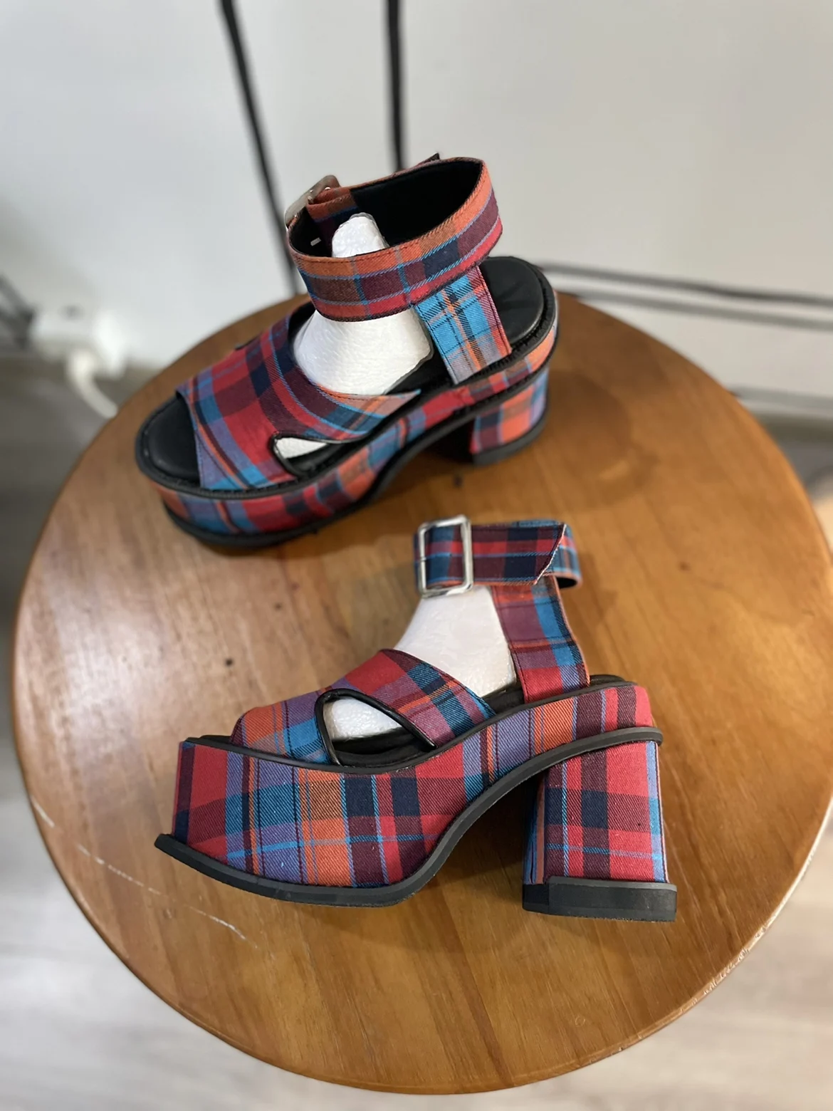 Plattform Plaid Schnalle Rieme – Women'S Fashion Show Bewertung und Preis